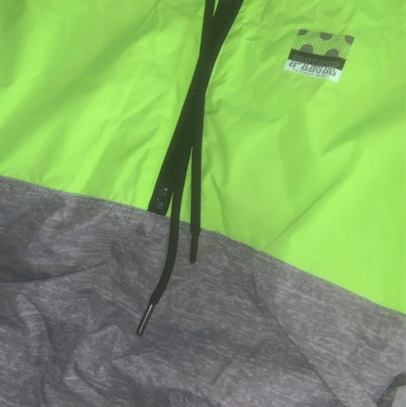 Pink vs windbreaker - Picture 2 of 3